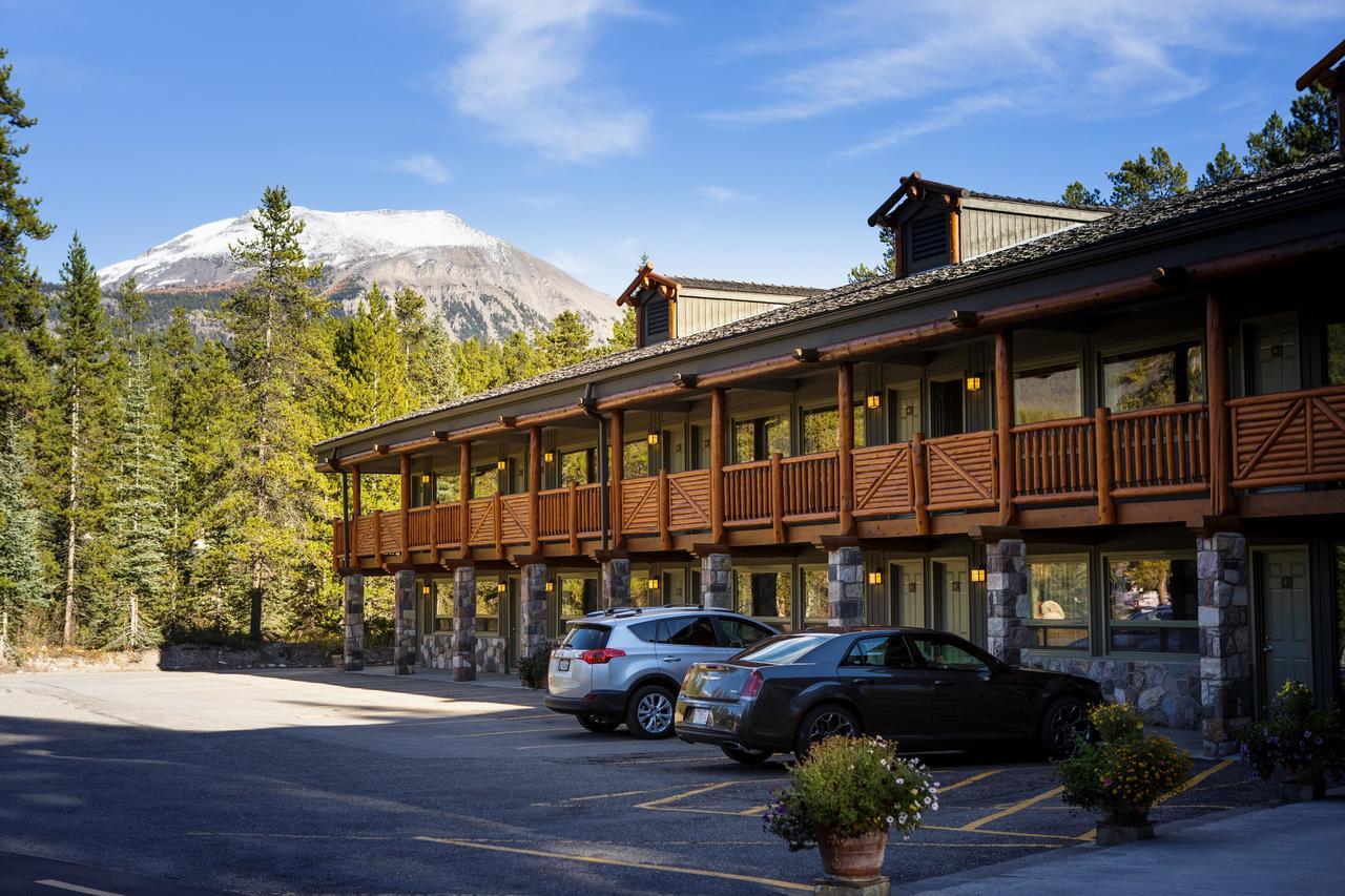Mountaineer Lodge Лейк-Луиз Экстерьер фото