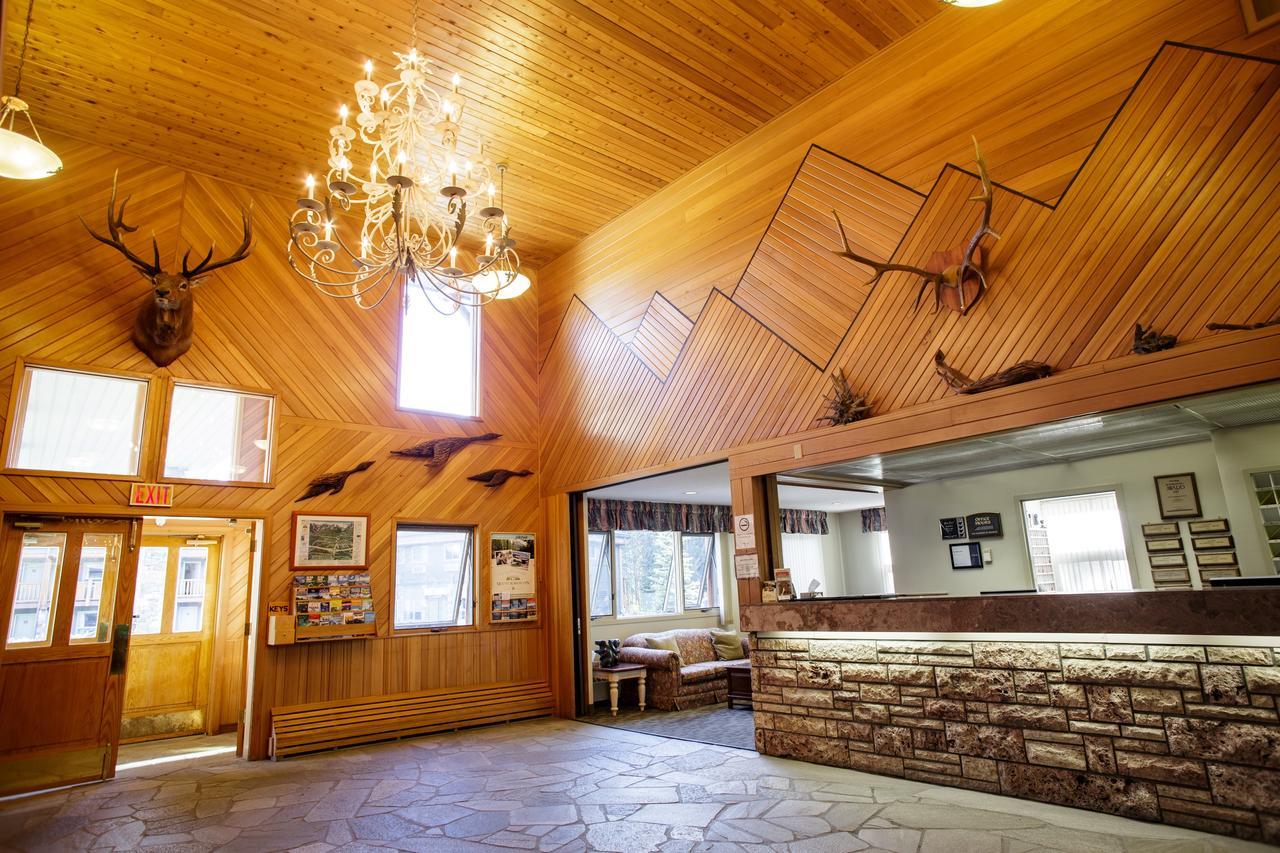 Mountaineer Lodge Лейк-Луиз Экстерьер фото