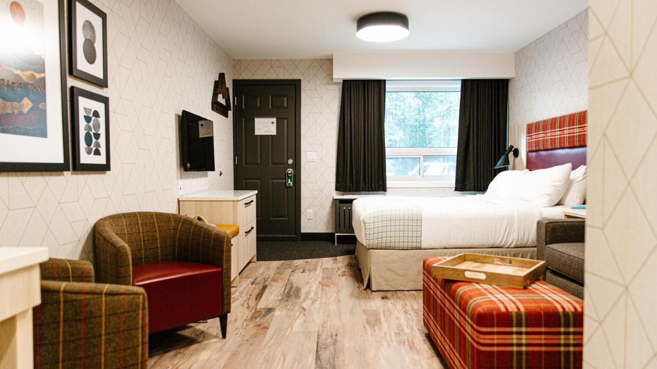 Mountaineer Lodge Лейк-Луиз Экстерьер фото